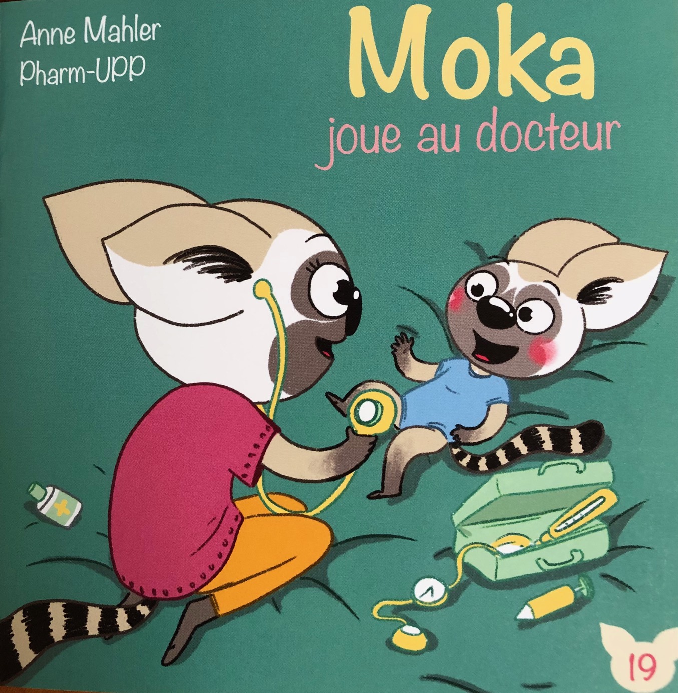 Moka joue au docteur